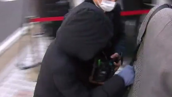 '16개월 영아 학대' 엄마 장 모 씨 구속영장실질심사 출석