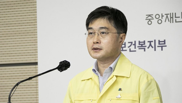 "수도권 대규모 유행…2∼3월·8월에 이어 '3차 유행'으로 판단"