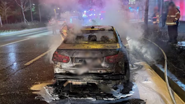 전북 전주에서 주행 중 BMW 승용차 화재 