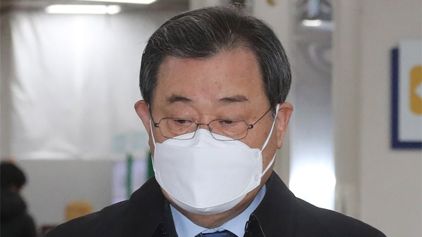 '세월호 조사방해 실행' 첫 재판…이병기 등 "무죄" 주장