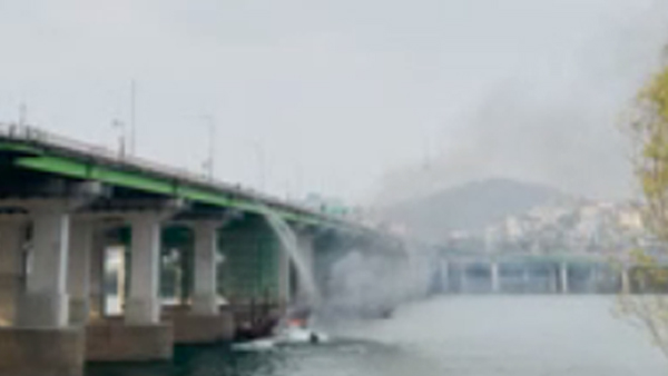 한남대교 근처에 있던 바지선 화재…인명피해 없어