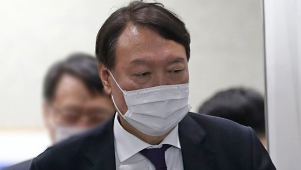 '한동훈-윤석열 총장과 매일 수차례 통화' 공개…법무부 "개인정보법 위반 아니야"