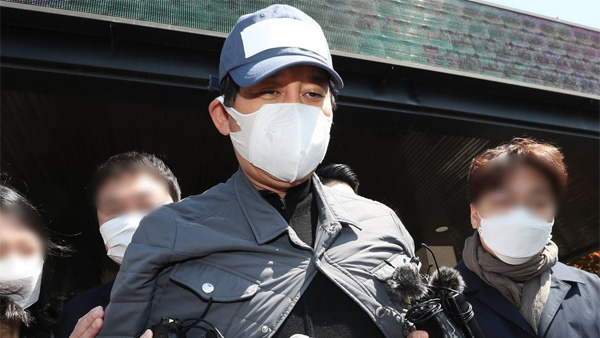 '라임' 관련 김봉현 재판부 기피 신청…재판 일정 연기 