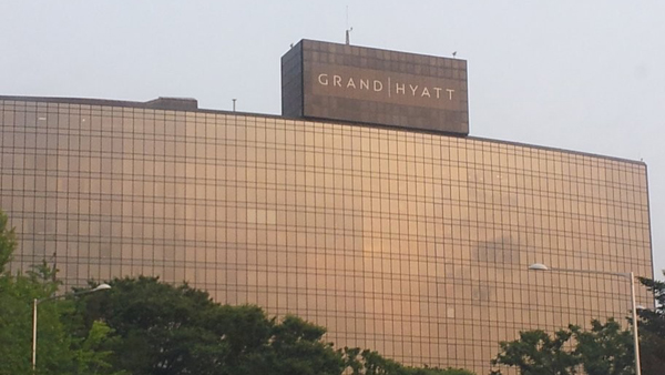 서울 5성급 호텔 난동 사건 경찰 수사 확대조폭 연루 여부 확인중