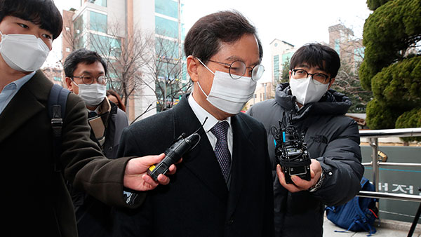 '라임 판매재개 로비' 의혹 윤갑근 전 고검장 구속기소