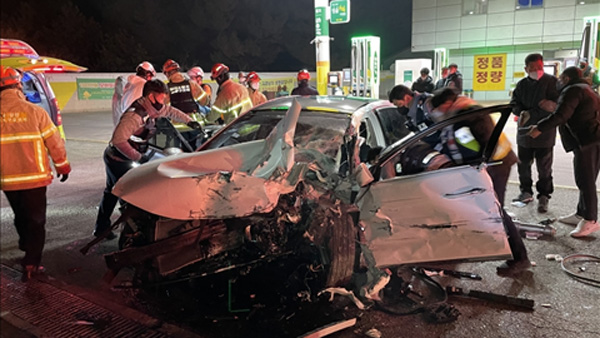 충남 당진서 승용차-화물차 충돌…1명 사망