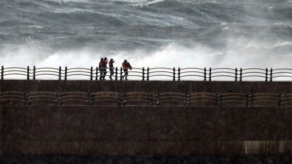 전복 어선 야간수색 성과 없어…사흘째 수색