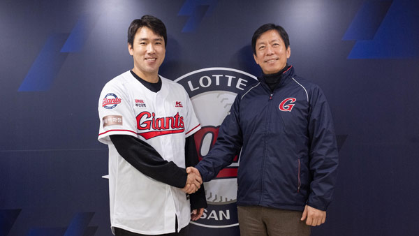 롯데 FA 전준우와 4년 최대 34억원에 계약