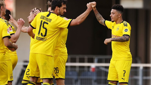 도르트문트 산초, 경고와 맞바꾼 인종 차별 항의 세리머니