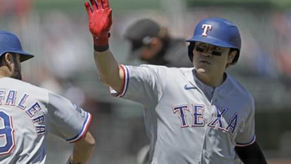 추신수, 장외투런포로 2경기 연속 홈런 