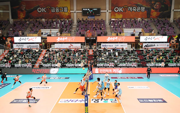 프로야구 20일 KS 3차전부터 관중 30%…배구도 인원 줄여