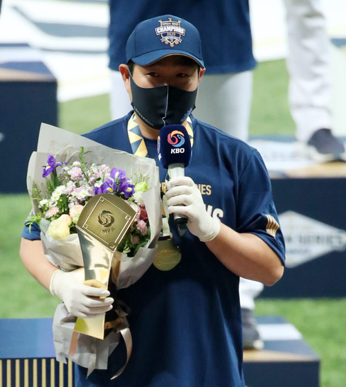 프로야구 NC 창단 9년 만에 첫 한국시리즈 우승…양의지 MVP