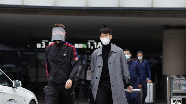 축구대표팀 코로나 확진 선수, 전세기로 귀국