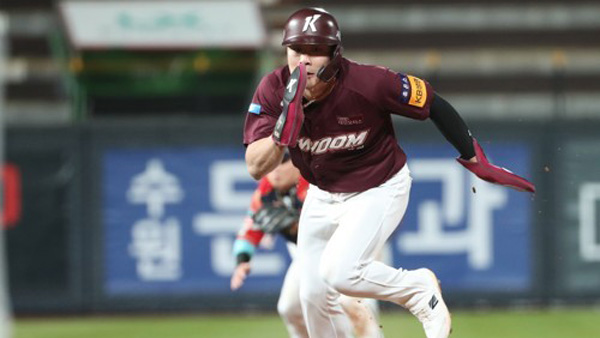 팬그래프닷컴 "김하성, MLB 빠른 공 대처 능력이 관건"