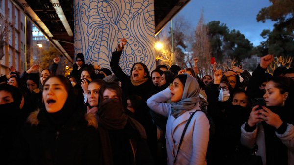 이란, '여객기 격추' 애도집회 참석 영국대사 체포했다 석방