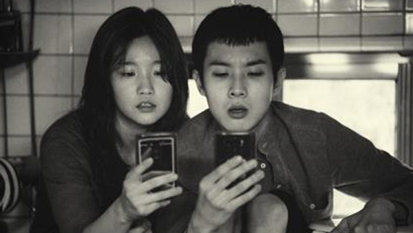 봉준호 '기생충' 흑백판, 뉴욕·LA 스크린에 걸린다