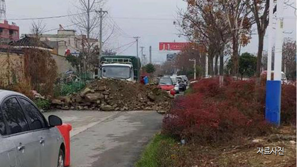 中 '신종 코로나' 격리시설 반대 주민과 경찰 충돌