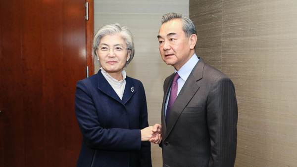 왕이 만난 강경화 