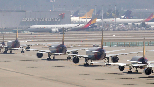베이징 역유입 통제 강화…아시아나 베이징행 승객 없이 운항