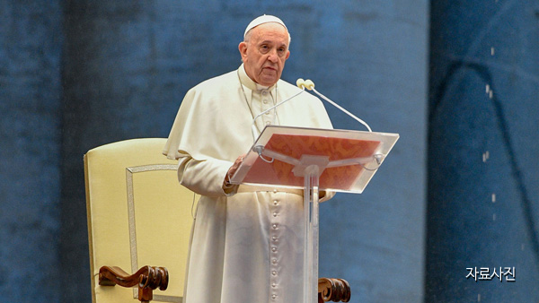 바티칸 "교황, 코로나19 안 걸렸다"…첫 공식 발표