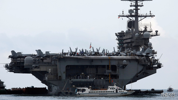 미 항모 함장 "확진자 100명 안팎, 하선시켜 달라" 호소