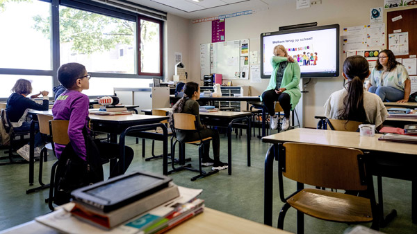 네덜란드, 초등학교 개학…일부 미용실, 0시에 영업 재개