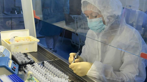 "러시아 자체 개발 코로나19 백신 첫 임상시험 성공"