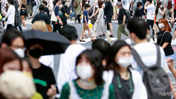 日 신규 확진 사흘째 1천명대…도쿄도, 추석 귀성 자제 당부