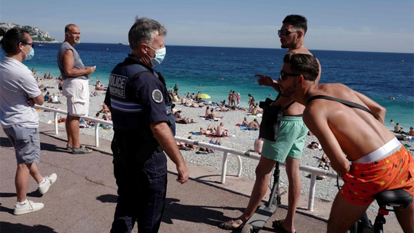 프랑스 누드비치서 145명 집단감염…"옷 벗어도 마스크는 써라"