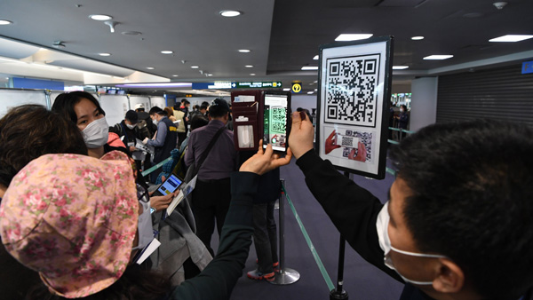 중국 22일간 코로나 환자 '0'라더니…한국행 승객 5명 확진