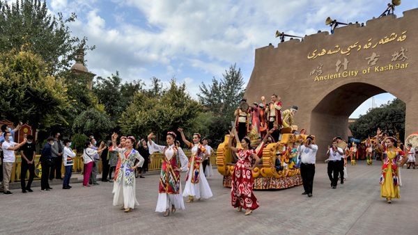 중국, 신장 강제노동 비난에 "매년 130만명 '직업훈련'" 주장