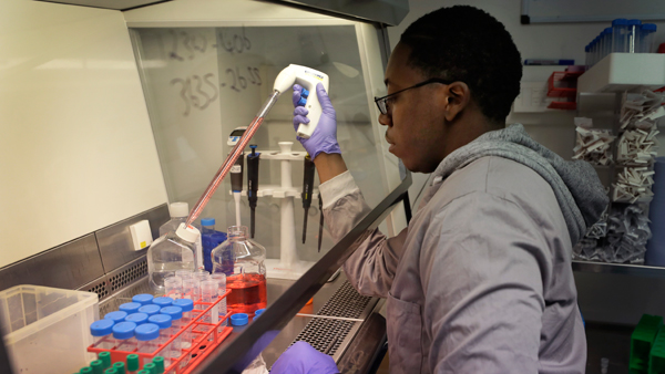 '고의로 바이러스 투여'…영국, 코로나19 백신 시험 논란