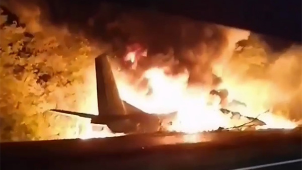 우크라이나 공군 수송기 착륙과정서 추락…"최소 22명 사망"