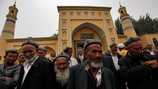 NYT "중국, 신장에서 위구르족 지우기…모스크 8천500개 파괴"