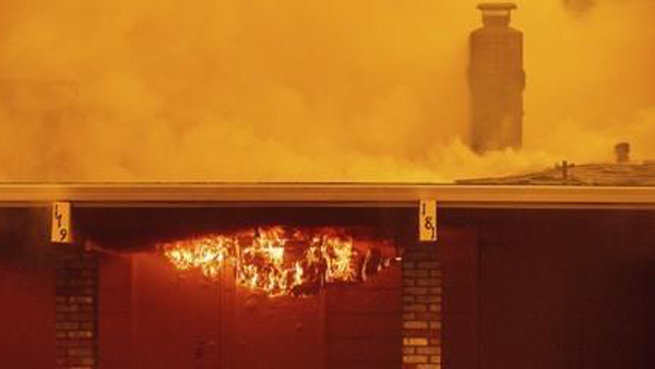 美 캘리포니아 또 산불…주민 수천 명 대피·유명 와이너리 불타