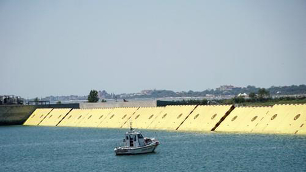 8조원 투입된 베네치아 조수차단벽 '모세' 첫 실전 성공