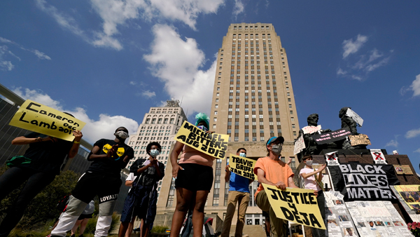 미국 경찰, 흑인 임신부 '무릎 제압'…또 과잉진압 논란