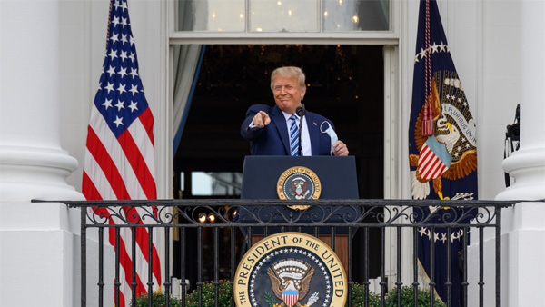 트럼프, 코로나 확진 후 백악관서 '미니 집회' 첫 공개행사