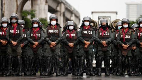태국 경찰, 반정부 집회 해산 시도…시위대와 충돌
