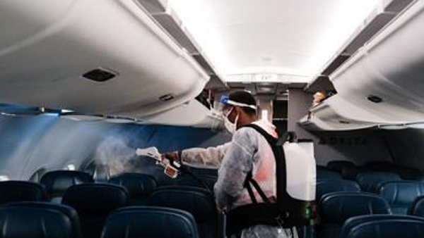 미국에서 코로나19 환자 비행기 탑승했다 사망