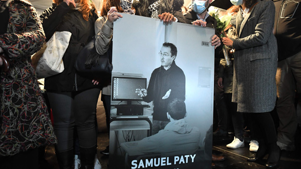 학부모부터 중학생까지…프랑스 교사 참수 테러에 연루