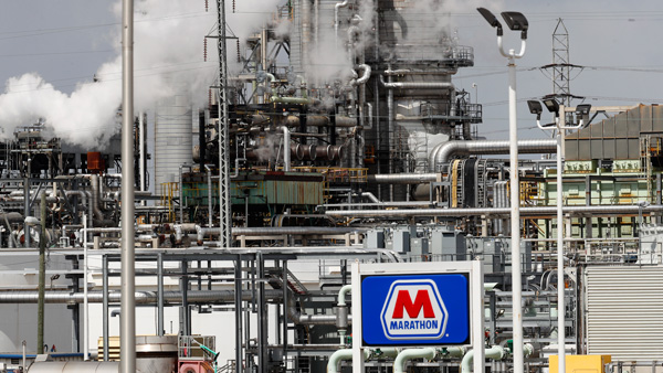 국제유가, 코로나 공포 따른 수요 위축에 폭락…WTI 5.5%↓