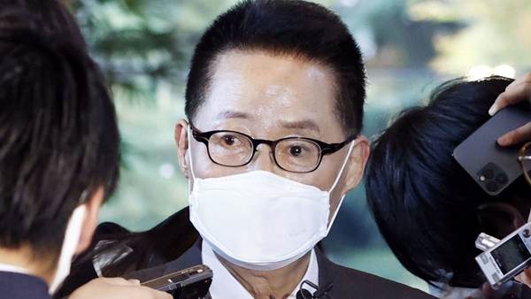 일본 언론 "문재인-스가 선언' 박지원 제안에 스가 난색"