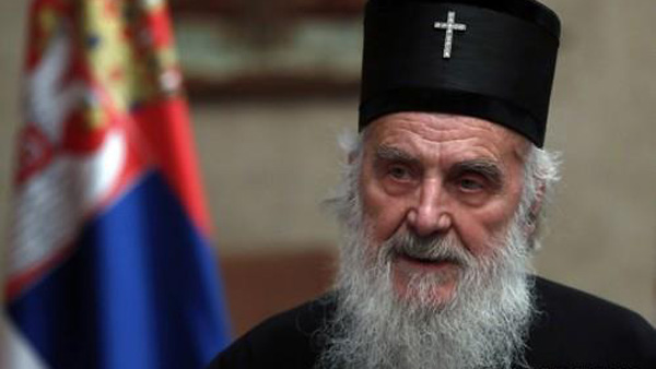 관뚜껑 연 채 코로나19 사망자 장례미사 치른 세르비아 총대주교 숨져