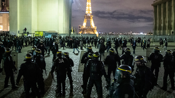 프랑스, '경찰관 사진 게시 금지'에 대규모 항의 시위