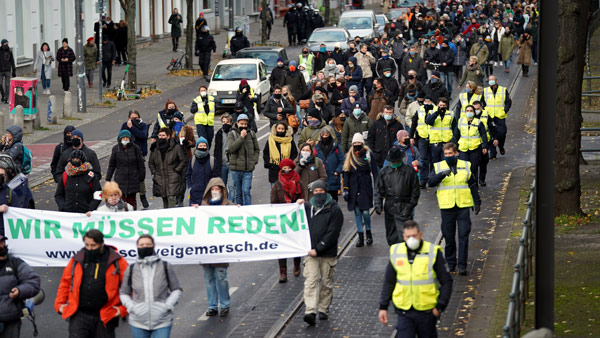 "코로나19 통제는 나치"…독일에서 통제 반대 시위