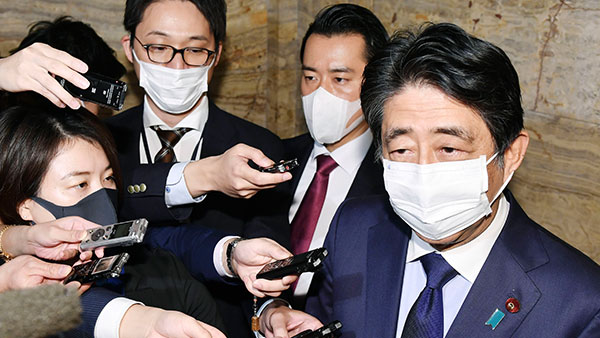일본 검찰, 아베 직접 조사 나서…'벚꽃모임 전야제' 의혹