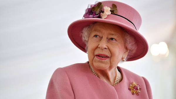 영국, 8일 코로나19 백신 출시…"여왕 부부도 몇주 안에 접종"