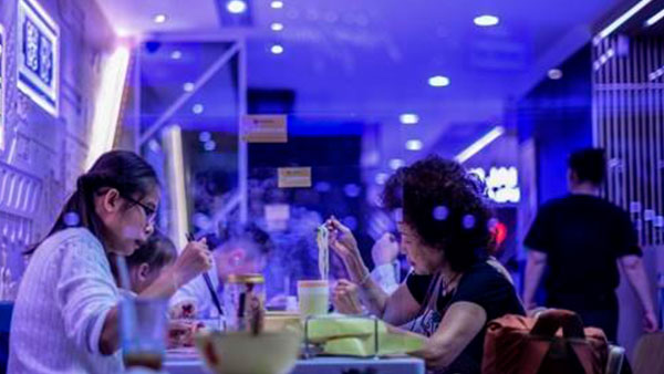 홍콩, 코로나 4차 확산에 오후 6시이후 식당내 식사 재금지