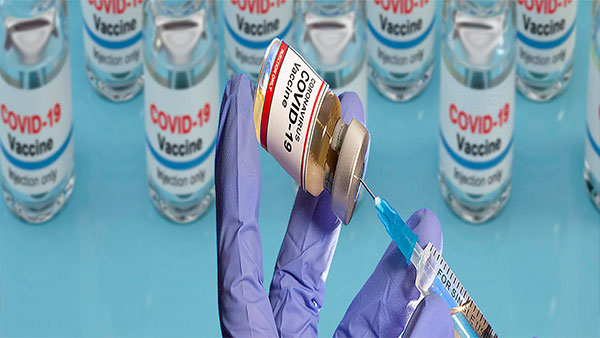 미국에서 백신 맞은 간호사 코로나 양성